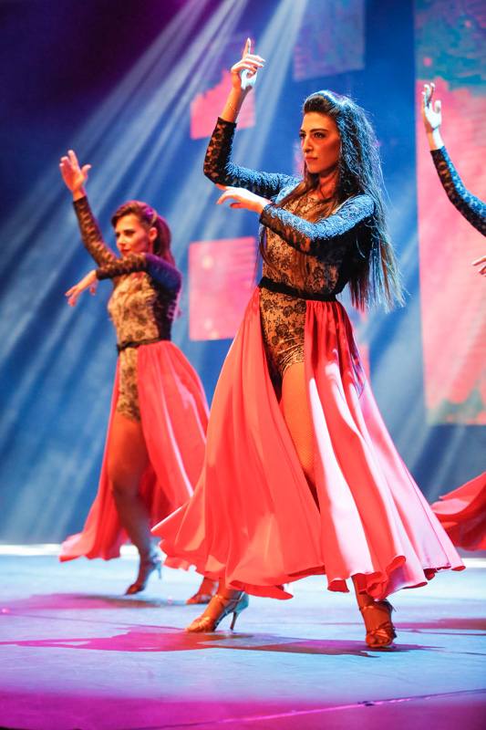 Tribe Dance Hold Your Dream 